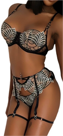 Lingerie femme Vanessa avec allure raffinée et détails délicats, esthétique haut de gamme et silhouette sensuelle moderne