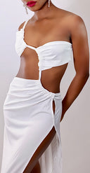 Robe femme blanche élégante et sensuelle avec coupe sculptante et design fashion premium inspiré des univers luxe contemporains