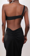 Robe femme noire KIMY avec coupe sculptante et design fashion luxueux offrant une silhouette féminine chic et audacieuse