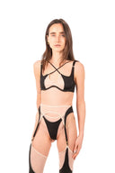     Lingerie design minimaliste pour femme contemporaine