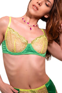 ensemble soutien-gorge et culotte vert avec détails en dentelle