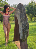     Swimsuit glamour VAMOS avec imprimé sauvage chic et design féminin élégant révélant une sensualité affirmée et sophistiquée