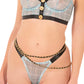 Ensemble lingerie chic et audacieux avec chaînes dorées et transparence
