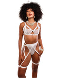 Lingerie femme blanche en maille fine avec transparence subtile et design épuré, silhouette légère et allure sophistiquée contemporaine
