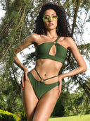 Lingerie verte NIRVANA au design graphique avec détails circulaires raffinés, silhouette sublimée dans une esthétique moderne et élégante inspirée de la couture contemporaine