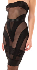 ensemble lingerie noir avec transparence et lignes graphiques