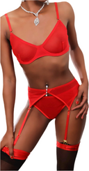 Lingerie rouge intense avec coupe structurée et design minimaliste, allure moderne et élégance féminine