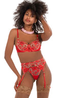Ensemble lingerie rouge dentelle fine avec porte-jarretelle luxe femme